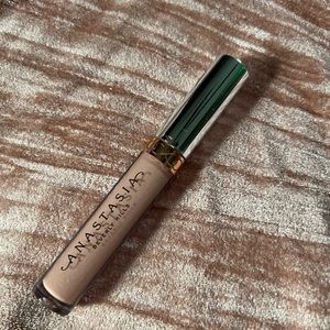 ABH Liquid Lipsticks in shade naked and stripped